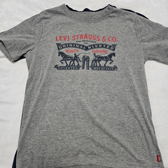 3 boys t-shirt. Boy small (runs bigger)/ medium.   Levis - Picture 3 of 5